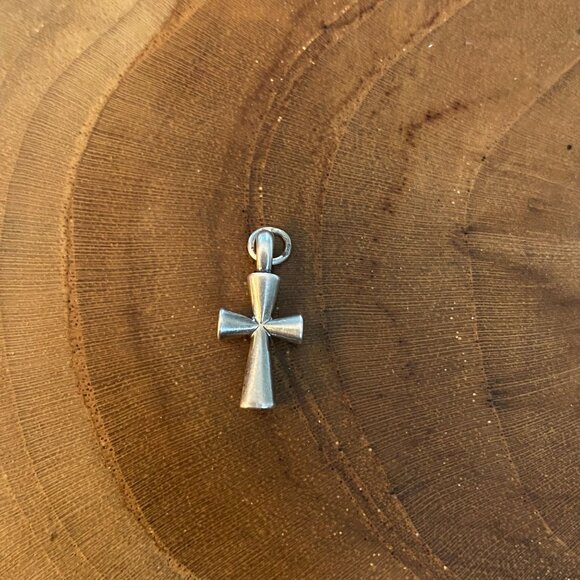RETIRED James Avery St. Teresa Cross Pendant, Sterling Silver - Picture 1 of 3